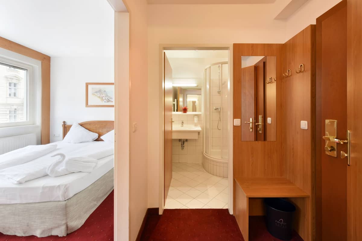 comfort double room | bathroom | free toiletries, hair dryer, towels