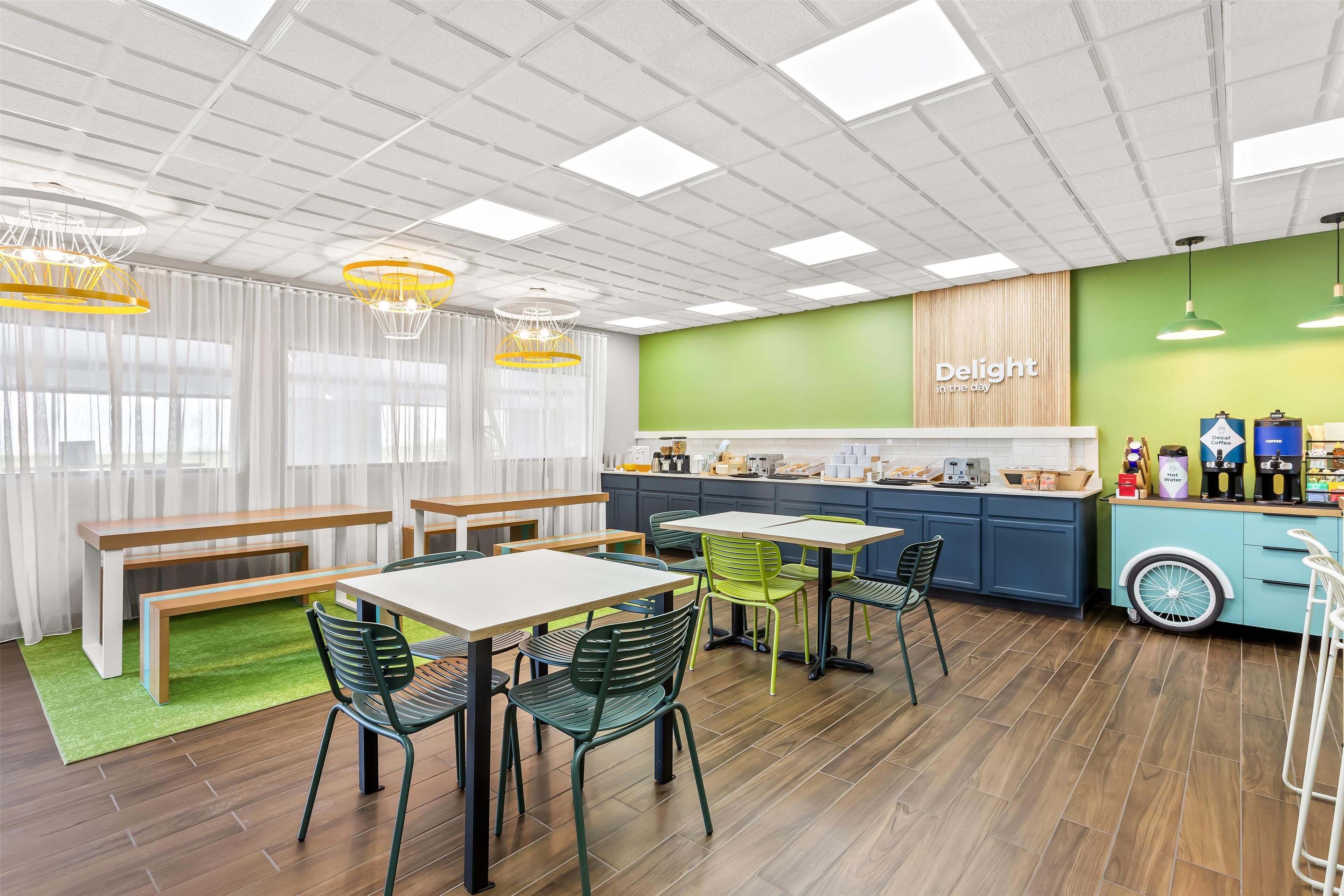 Free daily continental breakfast 