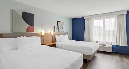 Spark by Hilton Oak Forest