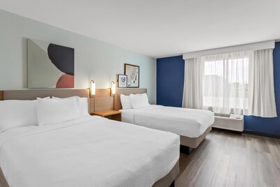 Spark by Hilton Oak Forest