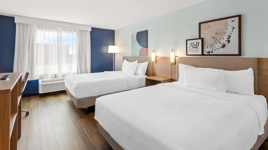 Spark by Hilton Oak Forest