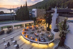 Minibar, in-room safe, desk, free WiFi