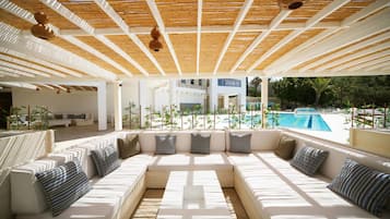 Bar accanto alla piscina