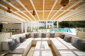 Poolside bar