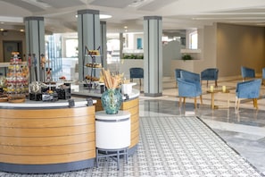 Minibar, coffres-forts dans les chambres, bureau, Wi-Fi gratuit