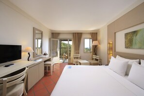 Minibar, in-room safe, desk, free WiFi