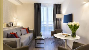 Apartment, 1 Bedroom | Premium bedding, in-room safe, desk, blackout curtains