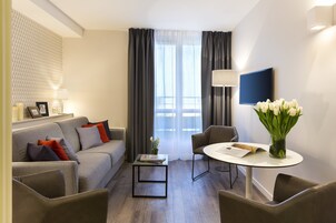Apartment, 1 Bedroom | Premium bedding, in-room safe, desk, blackout drapes