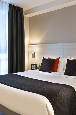 Studio | Premium bedding, in-room safe, desk, blackout drapes