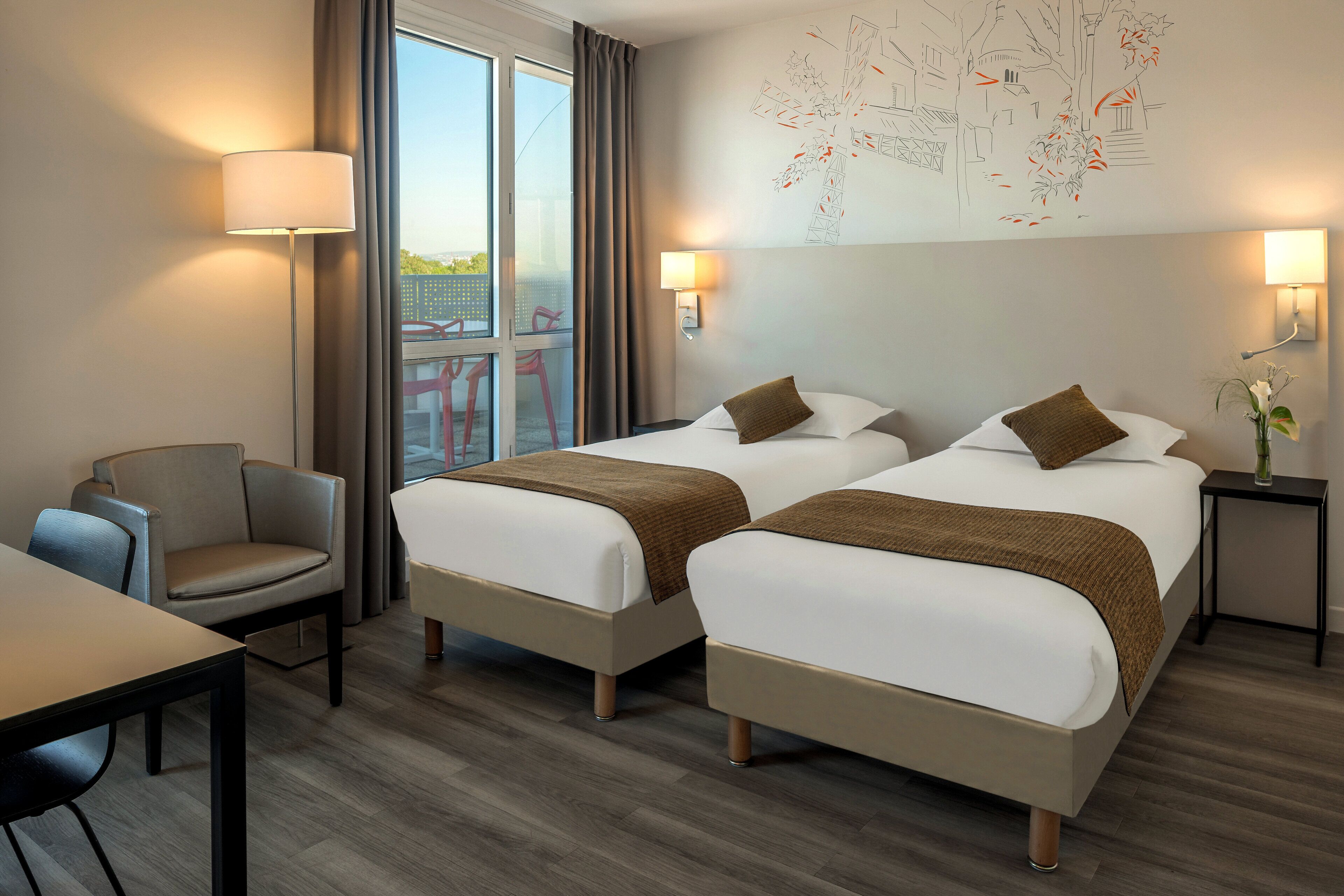 Literie de qualité supérieure, coffres-forts dans les chambres, bureau