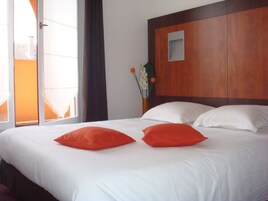 Apartment, One Double and One Sofa Bed | Desk, iron/ironing board, free WiFi