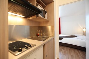Fridge, microwave, stovetop, electric kettle