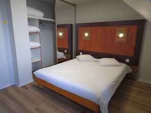 Apartment, 1 Double Bed with Sofa bed (Renovated) | Desk, iron/ironing board, free WiFi