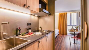 Studio | Dapur peribadi | Peti sejuk, ketuhar gelombang mikro, dapur, mesin basuh pinggan mangkuk