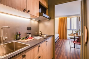 Studio | Private kitchen | Fridge, microwave, stovetop, dishwasher - Citadines Part-Dieu Lyon (Lyon)