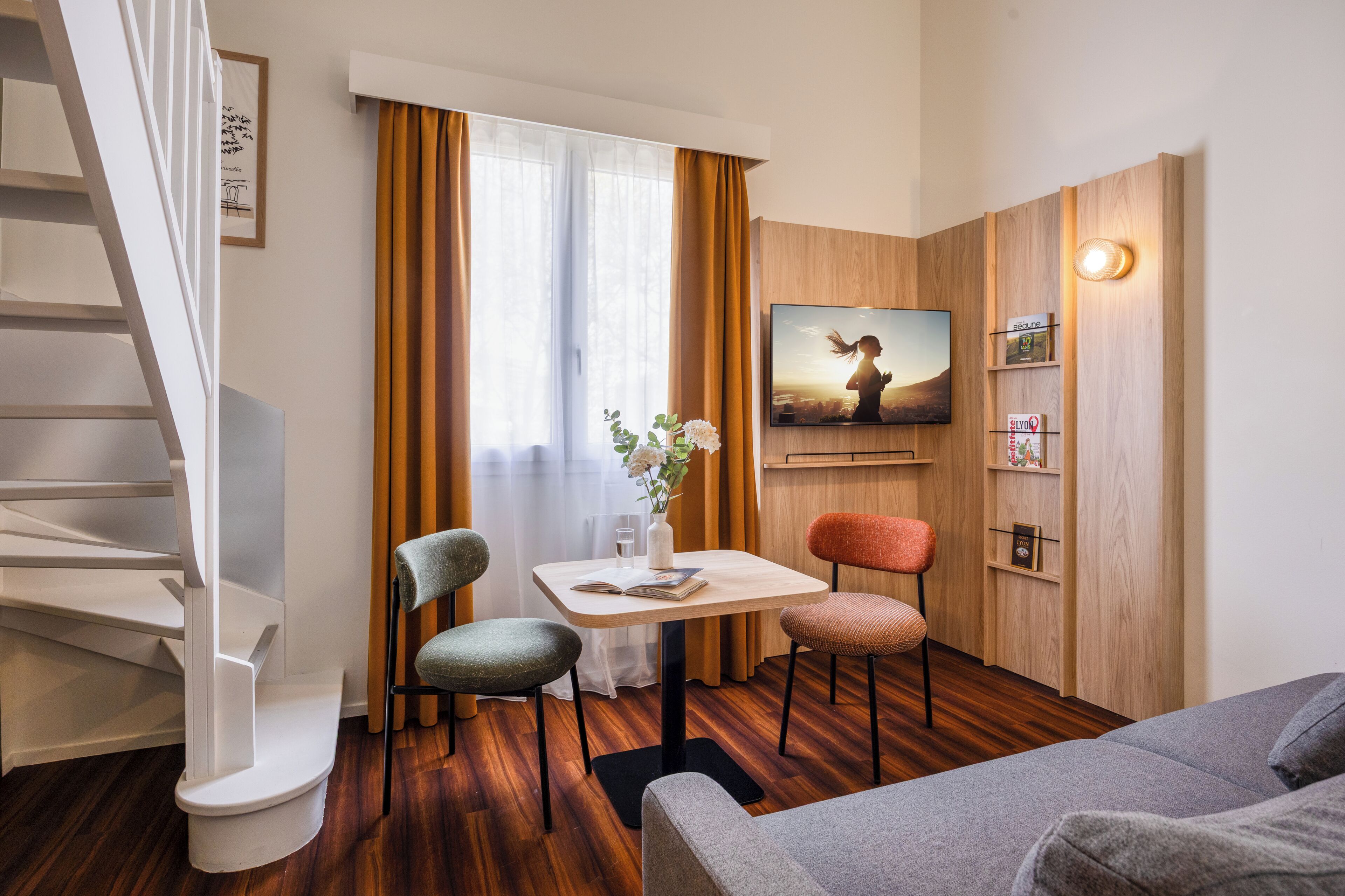 Deluxe-Apartment, 1 Schlafzimmer | Wohnbereich | LCD-Fernseher