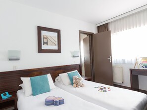 Minibar, desk, soundproofing, iron/ironing board - Hotel Lille Europe (Lille)