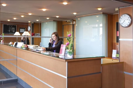 Reception. Hotel Lille Europe
