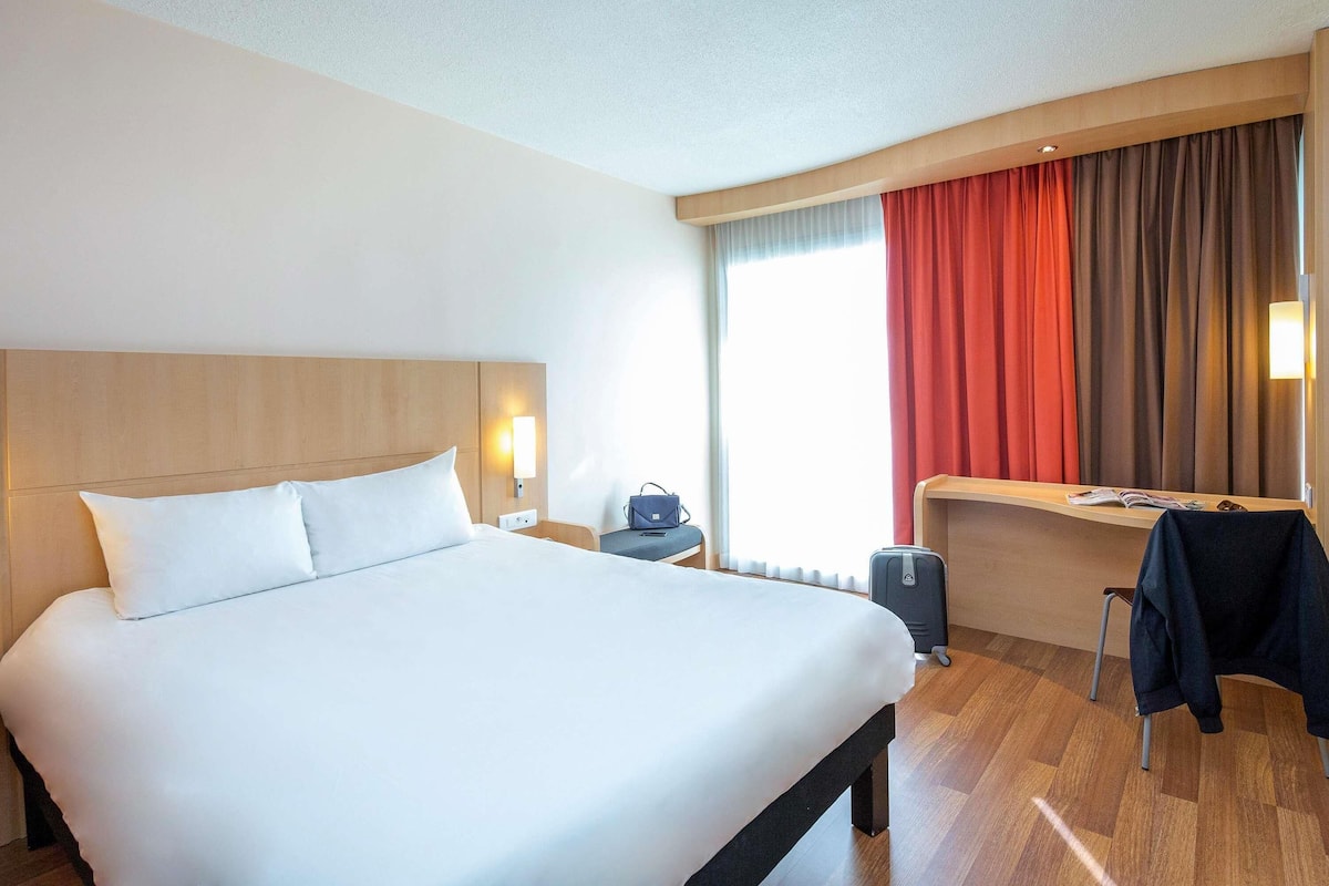 Roba de llit d'alta qualitat, minibar i escriptori