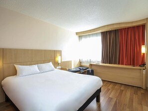 Ropa de cama de alta calidad, escritorio y insonorización 