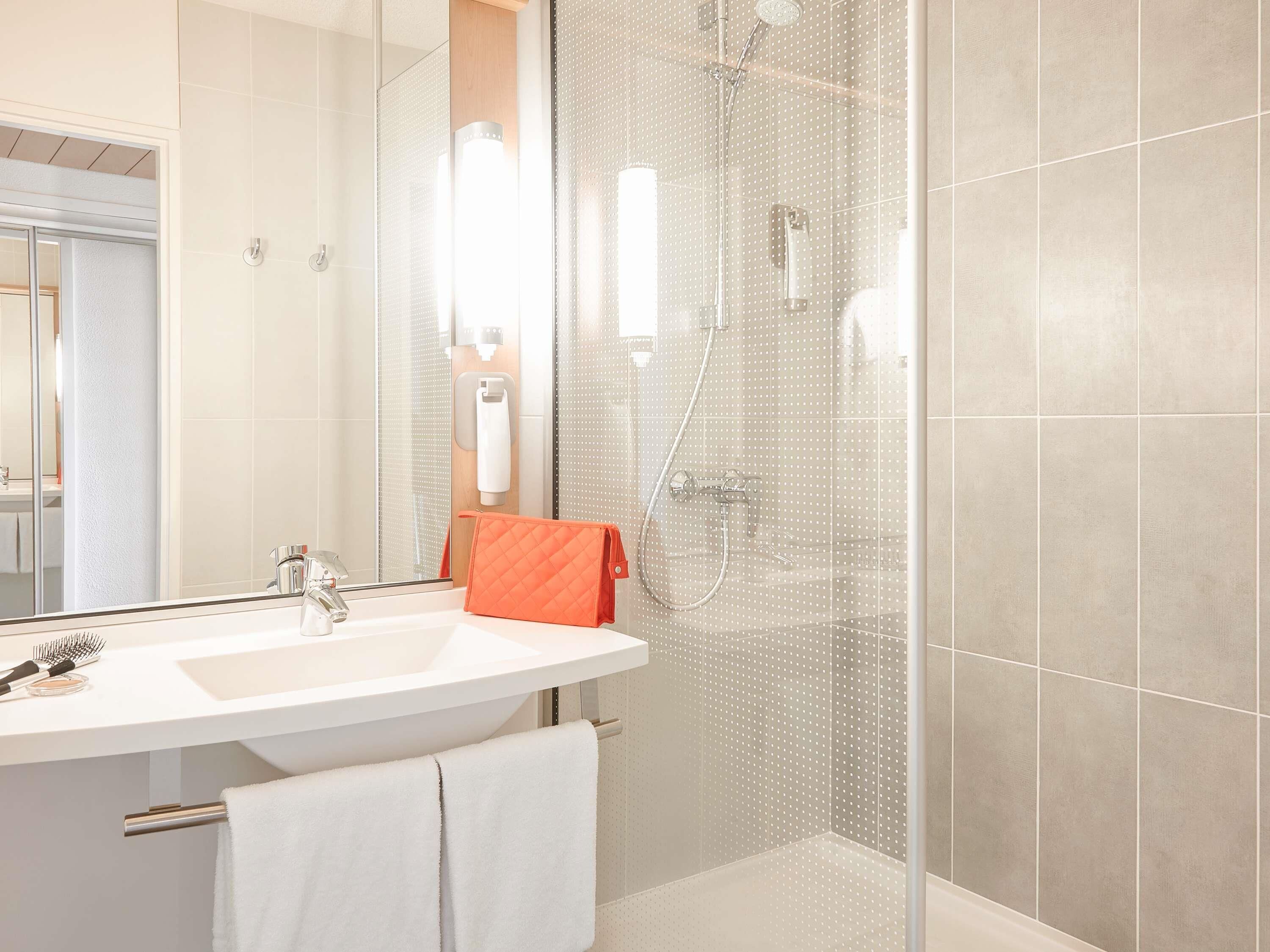 Premium bedding, minibar, desk, soundproofing