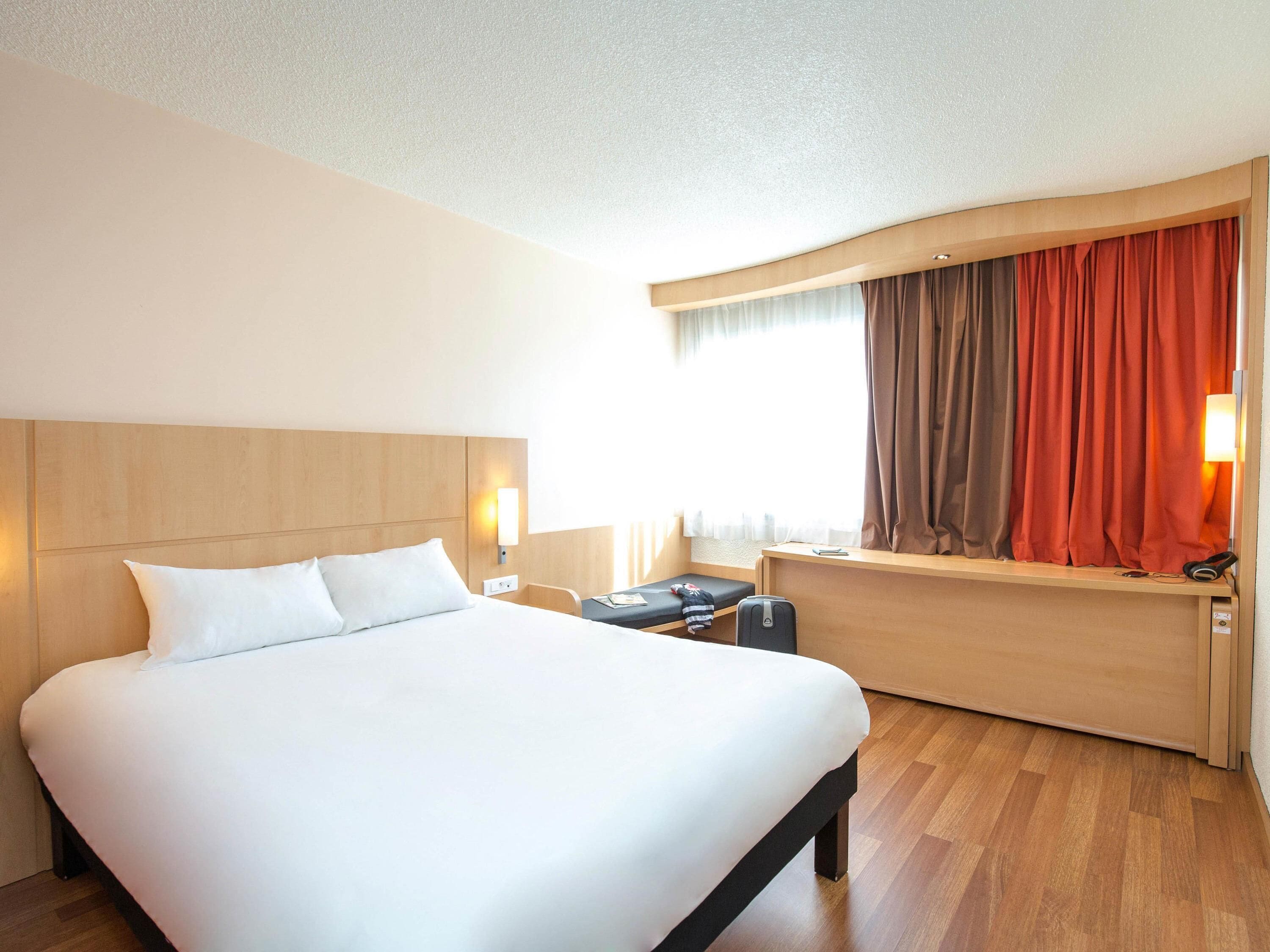 Standard Room, Multiple Beds | Premium bedding, desk, soundproofing, iron/ironing board