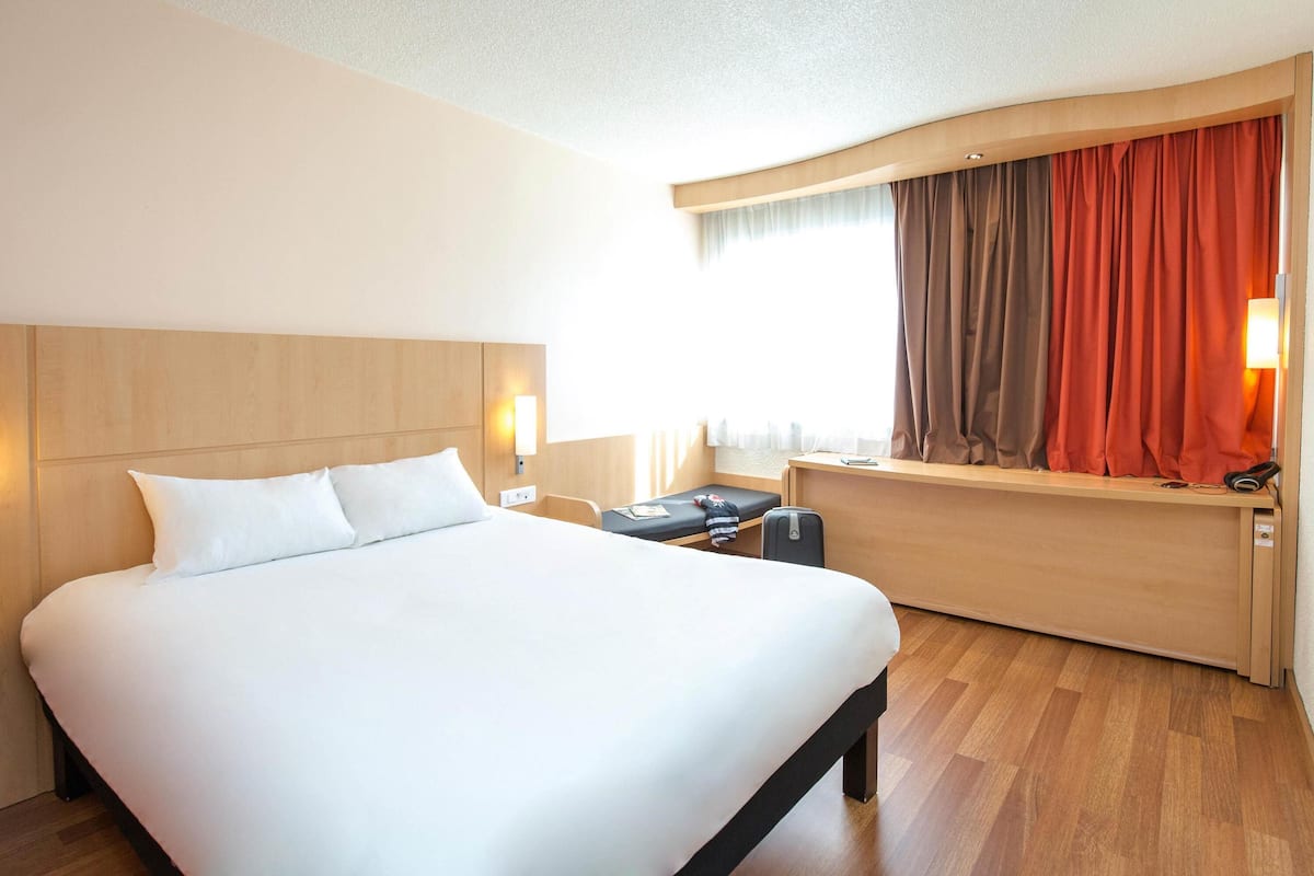 Standard Room, Multiple Beds | Premium bedding, desk, soundproofing, iron/ironing board