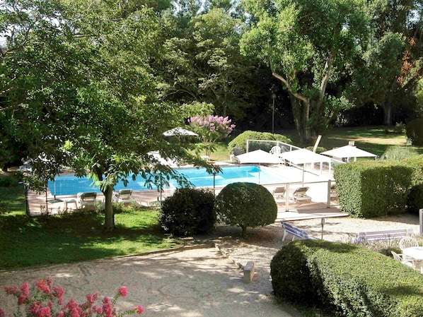 Seasonal outdoor pool, sun loungers