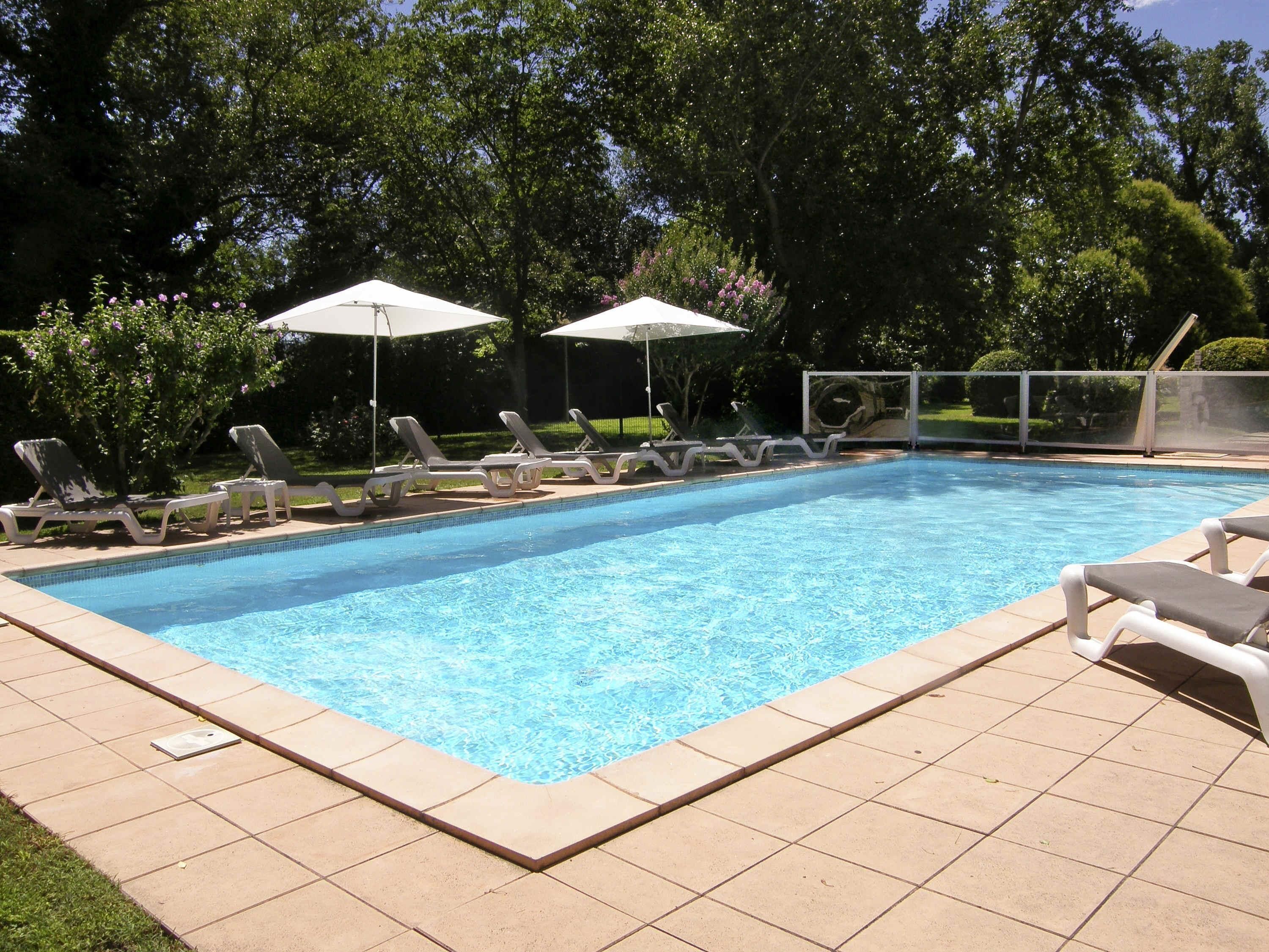 季节性开放的室外游泳池