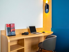 Premium bedding, in-room safe, desk, soundproofing - ibis Paris Ornano Montmartre Nord 18ème (Paris)