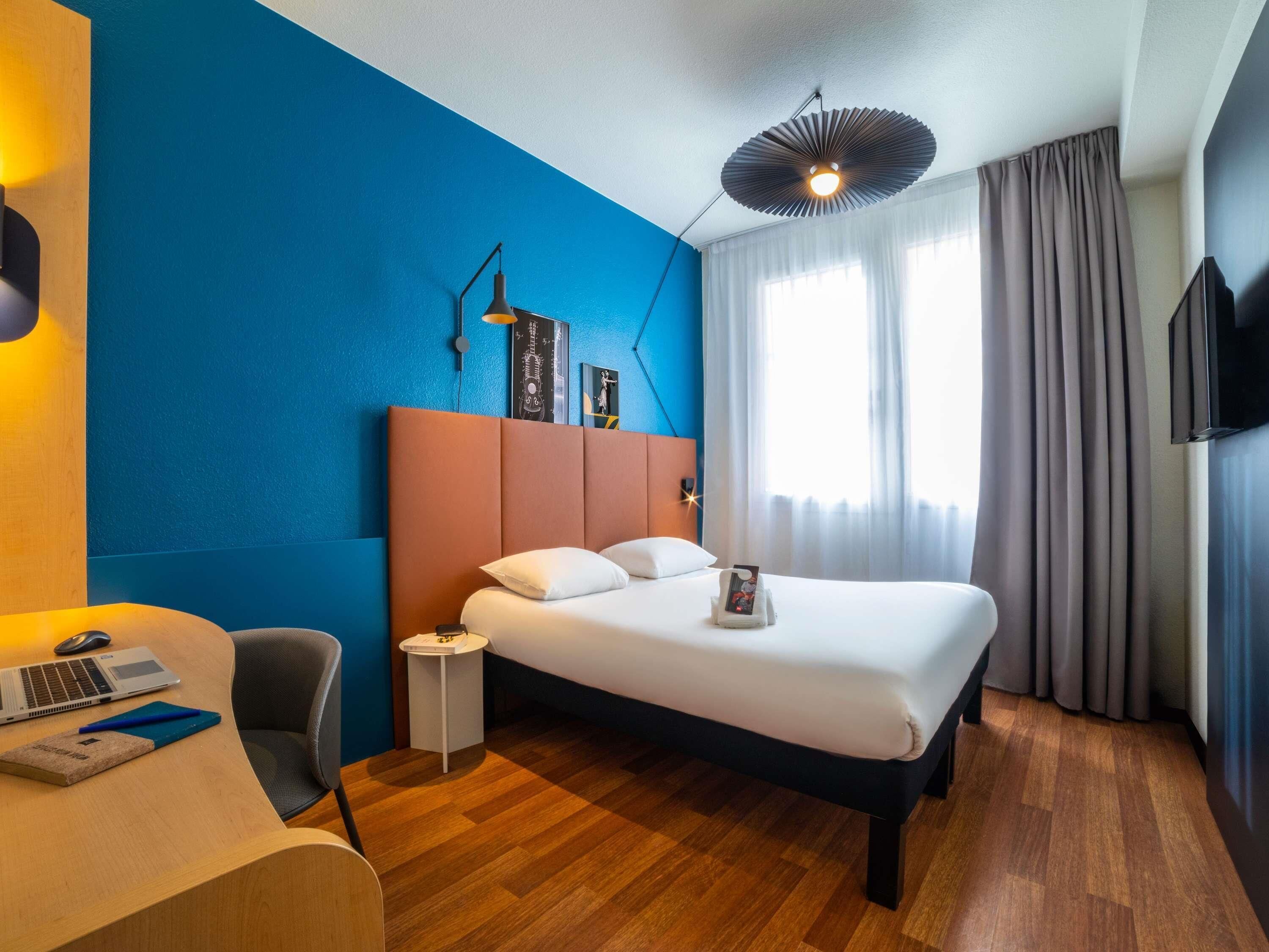 Standard Room, 1 Double Bed | Premium bedding, in-room safe, desk, soundproofing