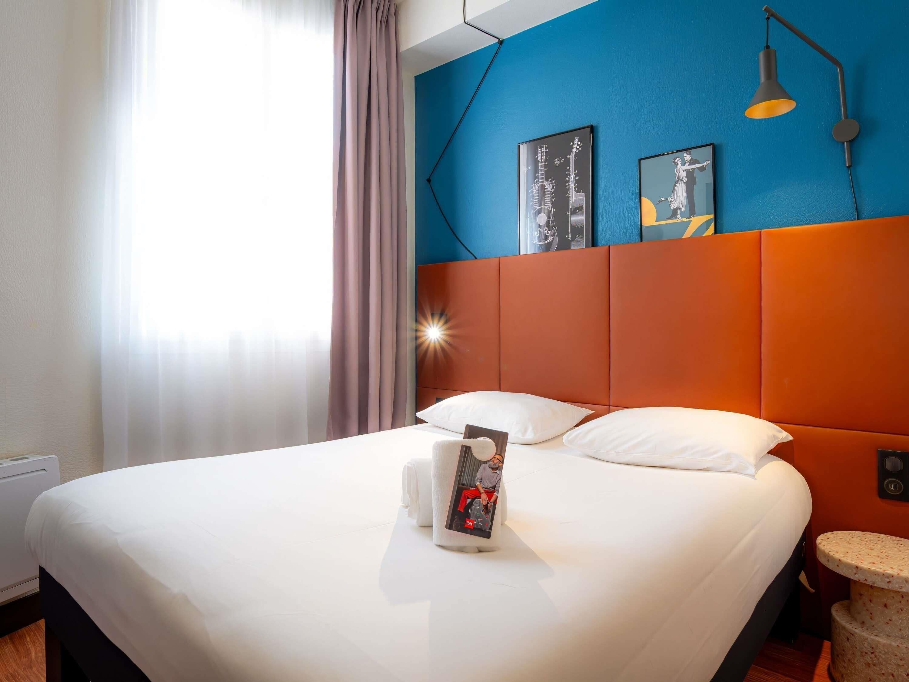 Habitación estándar, 1 cama matrimonial | Ropa de cama de alta calidad y caja de seguridad en la habitación 