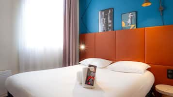 Habitación estándar, 1 cama doble | Ropa de cama de alta calidad, caja fuerte, escritorio