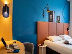 Standard Room, 1 Double Bed | Premium bedding, in-room safe, desk, soundproofing