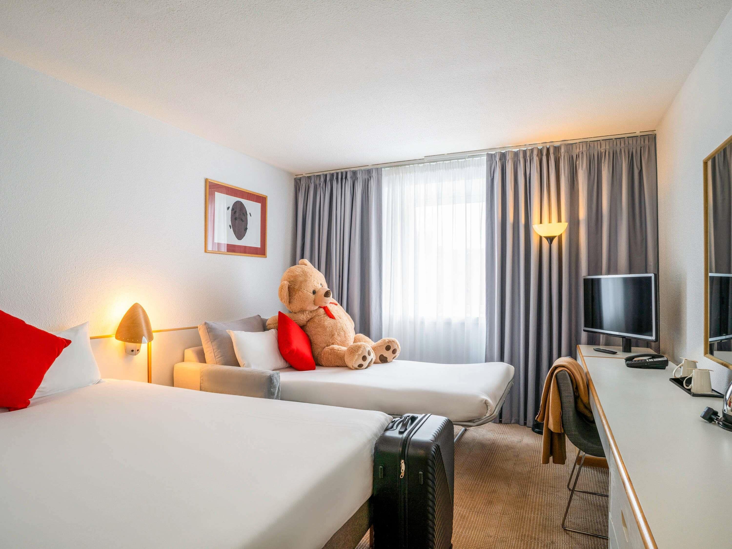 Habitació familiar, 1 llit doble i sofà llit (Classic) | Escriptori, espai de treball apte per a portàtils i cortines opaques 