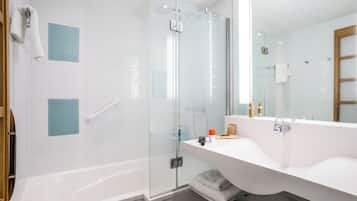 Ensemble douche/baignoire, articles de toilette écologiques