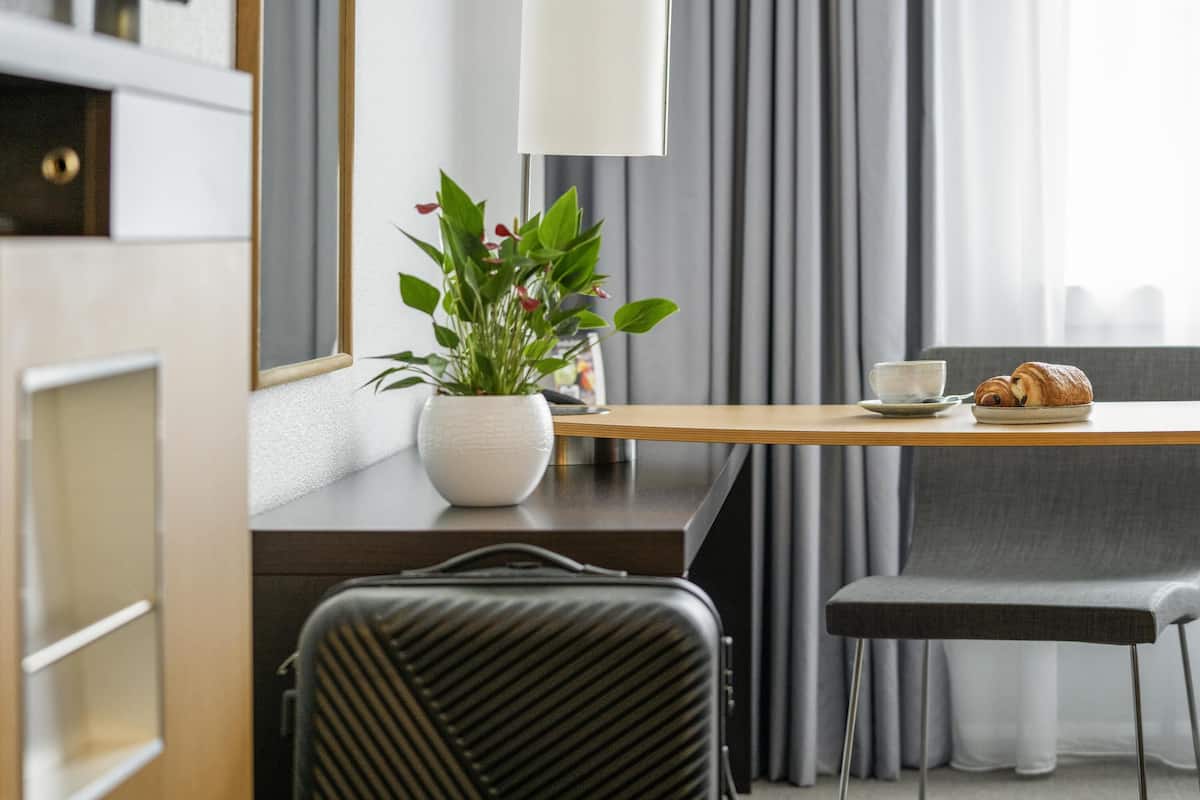 Executive Room, 1 Queen Bed with Sofa bed