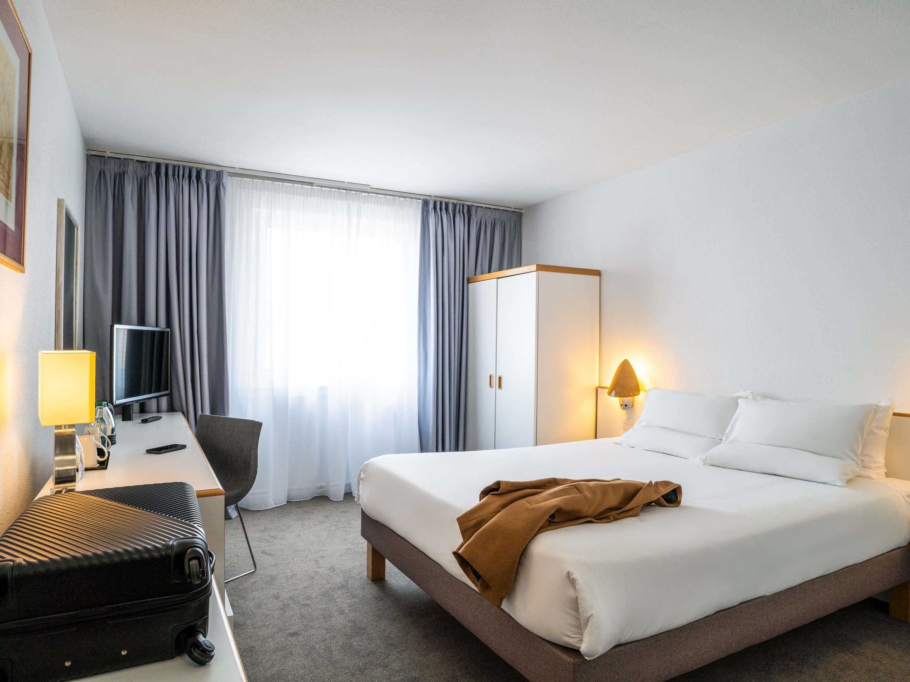 Habitació estàndard, 1 llit doble, accessible | Escriptori, espai de treball apte per a portàtils i cortines opaques 