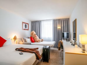 Family Room, 1 Double Bed with Sofa bed (Classic) | Desk, laptop workspace, blackout drapes, soundproofing