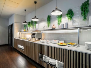 Daily buffet breakfast (GBP 18.00 per person)