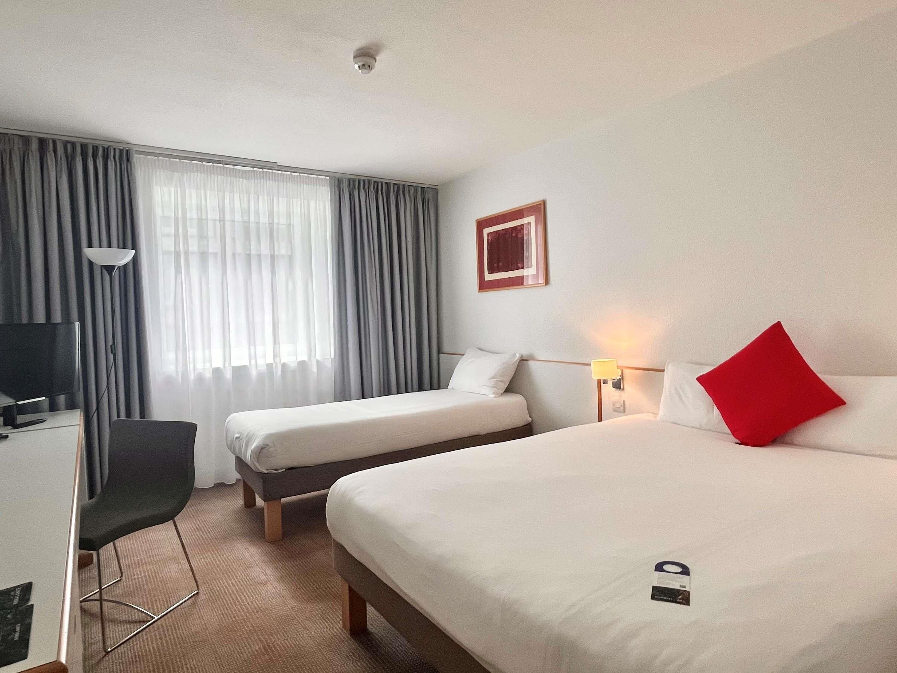 Habitació familiar, diversos llits (Classic) | Escriptori, espai de treball apte per a portàtils i cortines opaques 