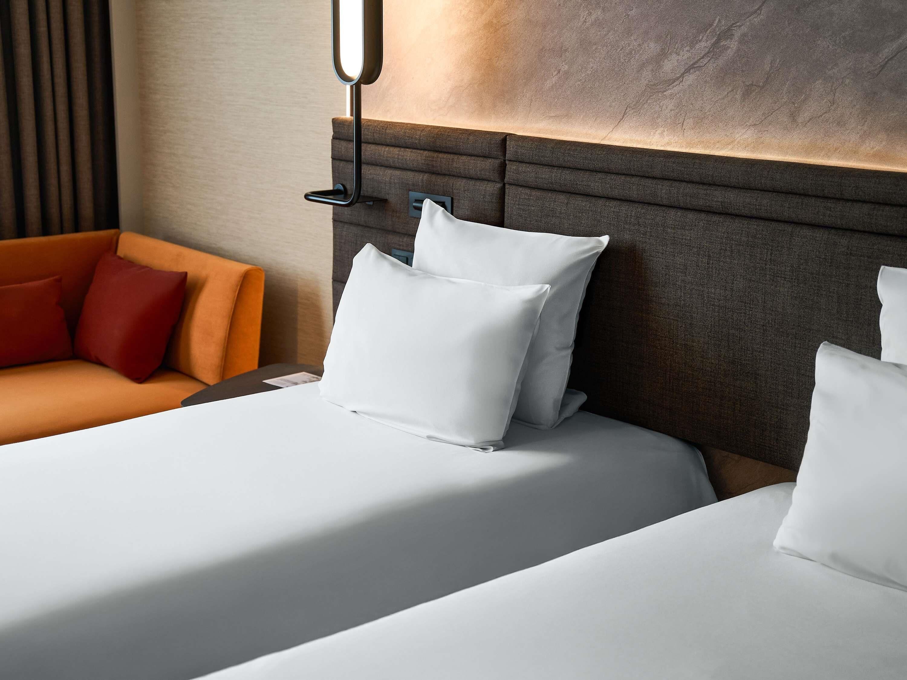 Caja de seguridad en la habitación, escritorio y cortinas blackout 