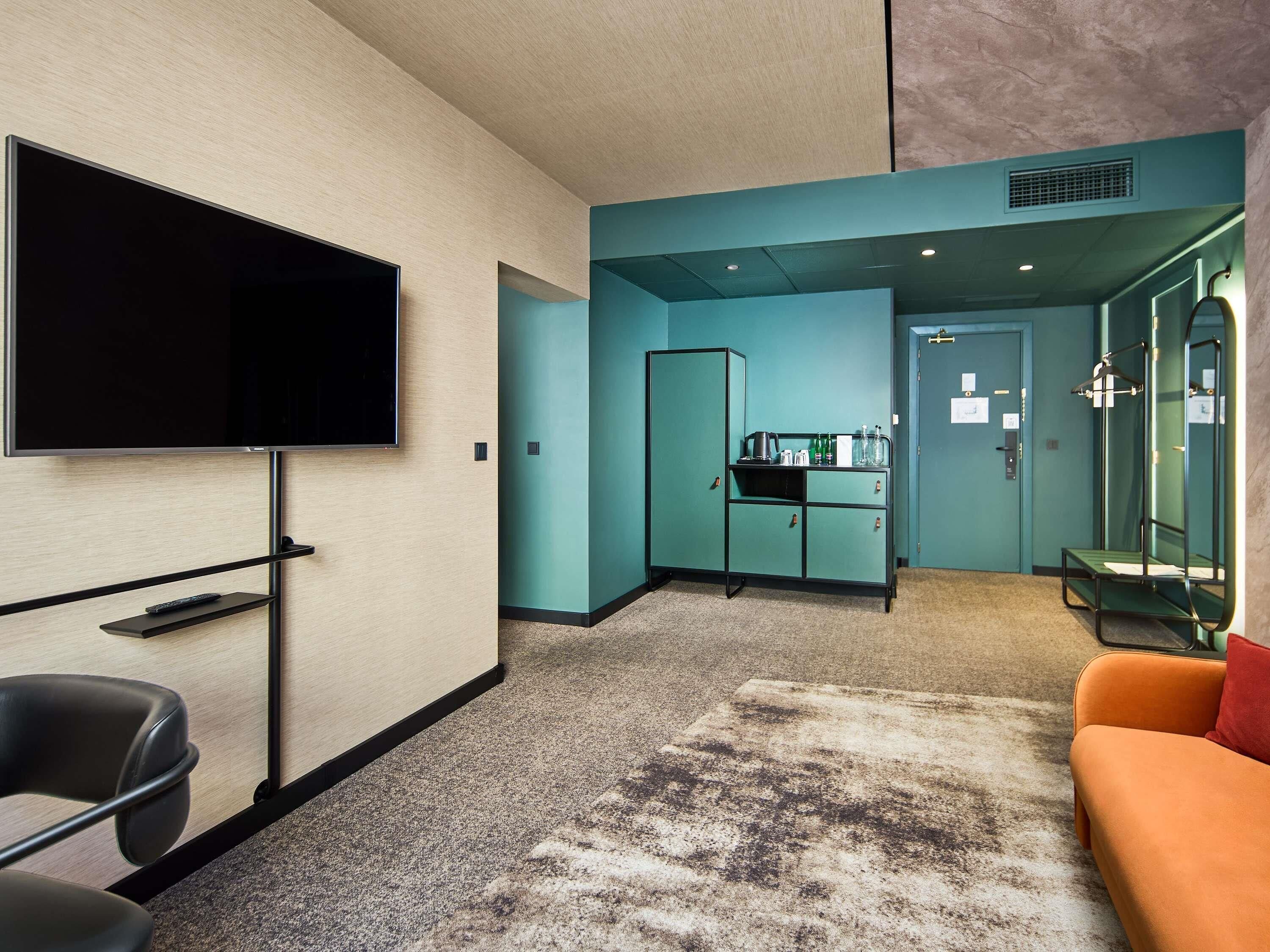 Executive Suite, 1 Queen Bed with Sofa bed