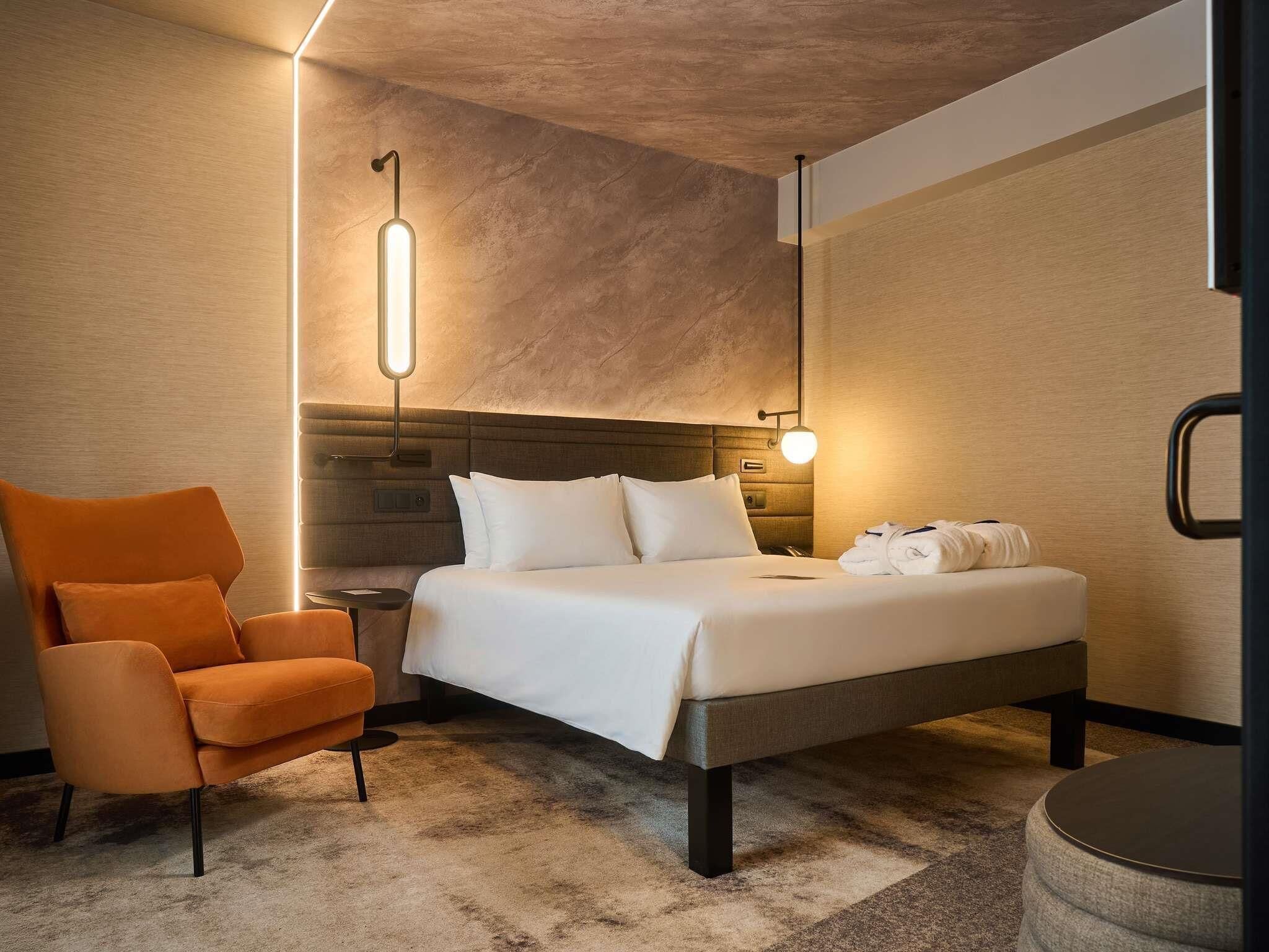 Executive-huone, 1 parisänky, parveke | Tallelokero huoneessa, työpöytä, pimennysverhot, äänieristys
