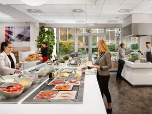 Petit déjeuner buffet (500 CZK par personne)