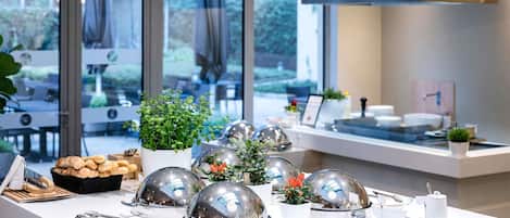 Breakfast, lunch, dinner served; garden views