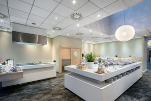 Tägliches Frühstücksbuffet (500 CZK pro Person)