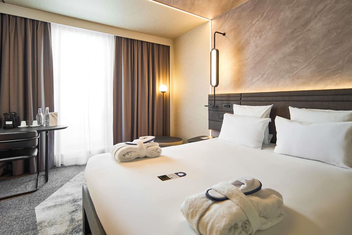 In-room safe, desk, blackout curtains, soundproofing