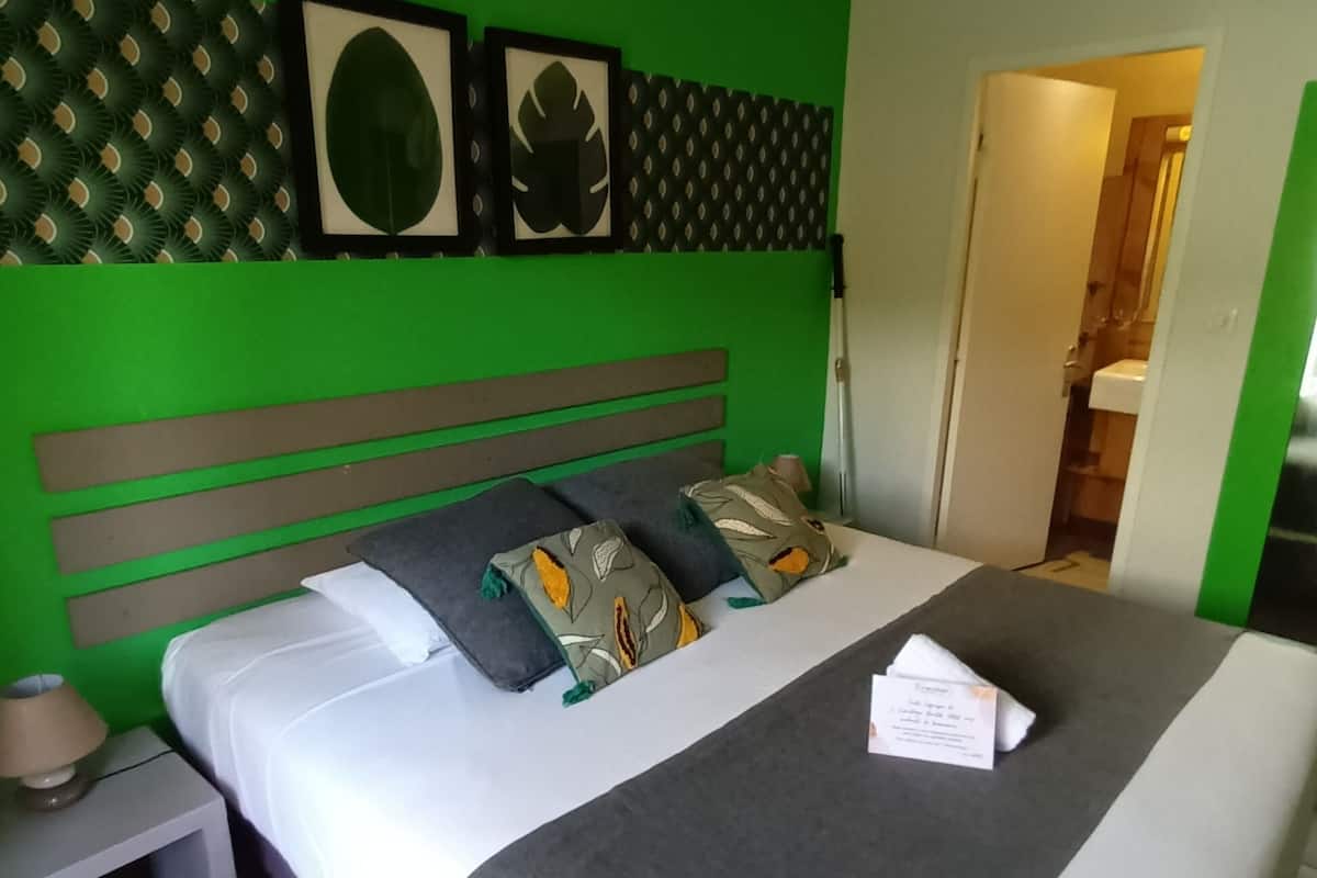 Habitación estándar | Caja fuerte, sistema de insonorización, cunas gratuitas y wifi gratis