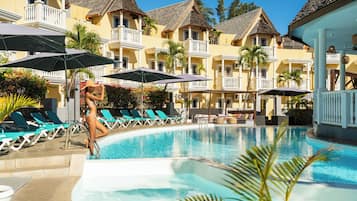 Outdoor pool, open 8:00 AM to 9:00 PM, pool umbrellas, pool loungers